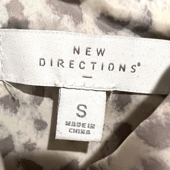 100. NEW DIRECTIONS PUFFER VEST S - Picture 2 of 2